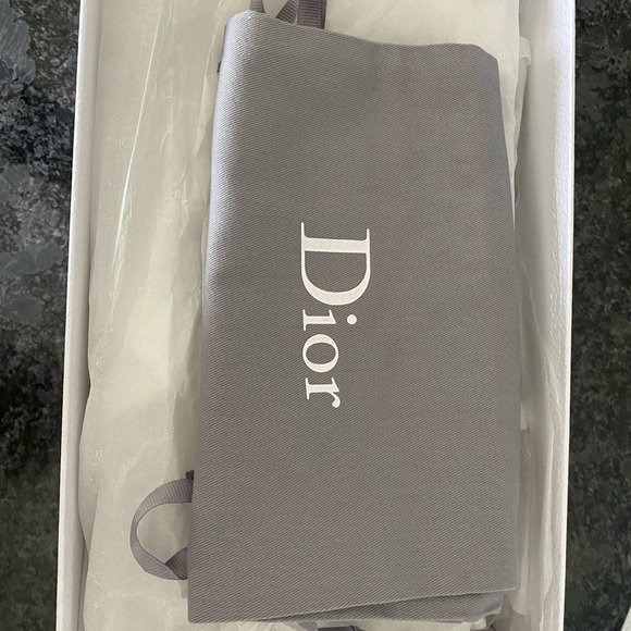 Christian Dior in powder nude heels - Picture 5 of 6